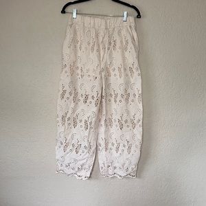 H&M eyelet off-white pants